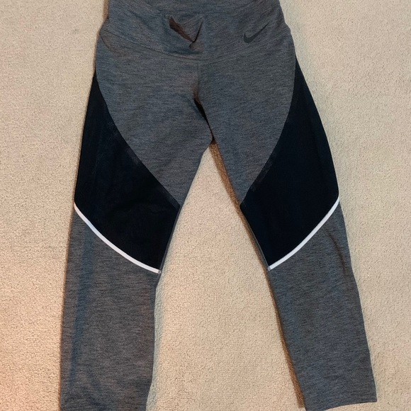 Nike Dri-Fit Cropped Legging - Picture 2 of 3